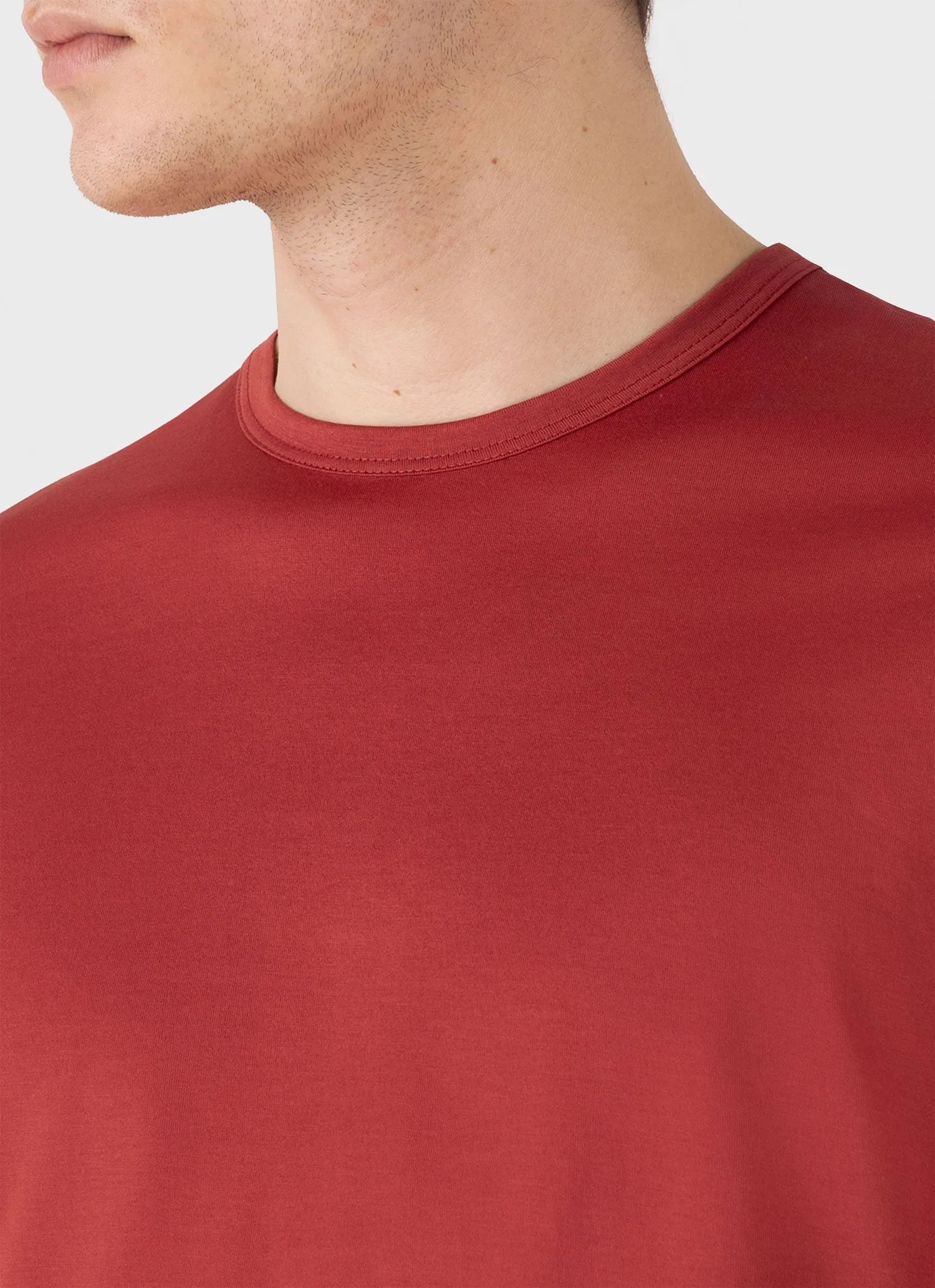 Men's Classic T-shirt in Garnet Red Sunspel