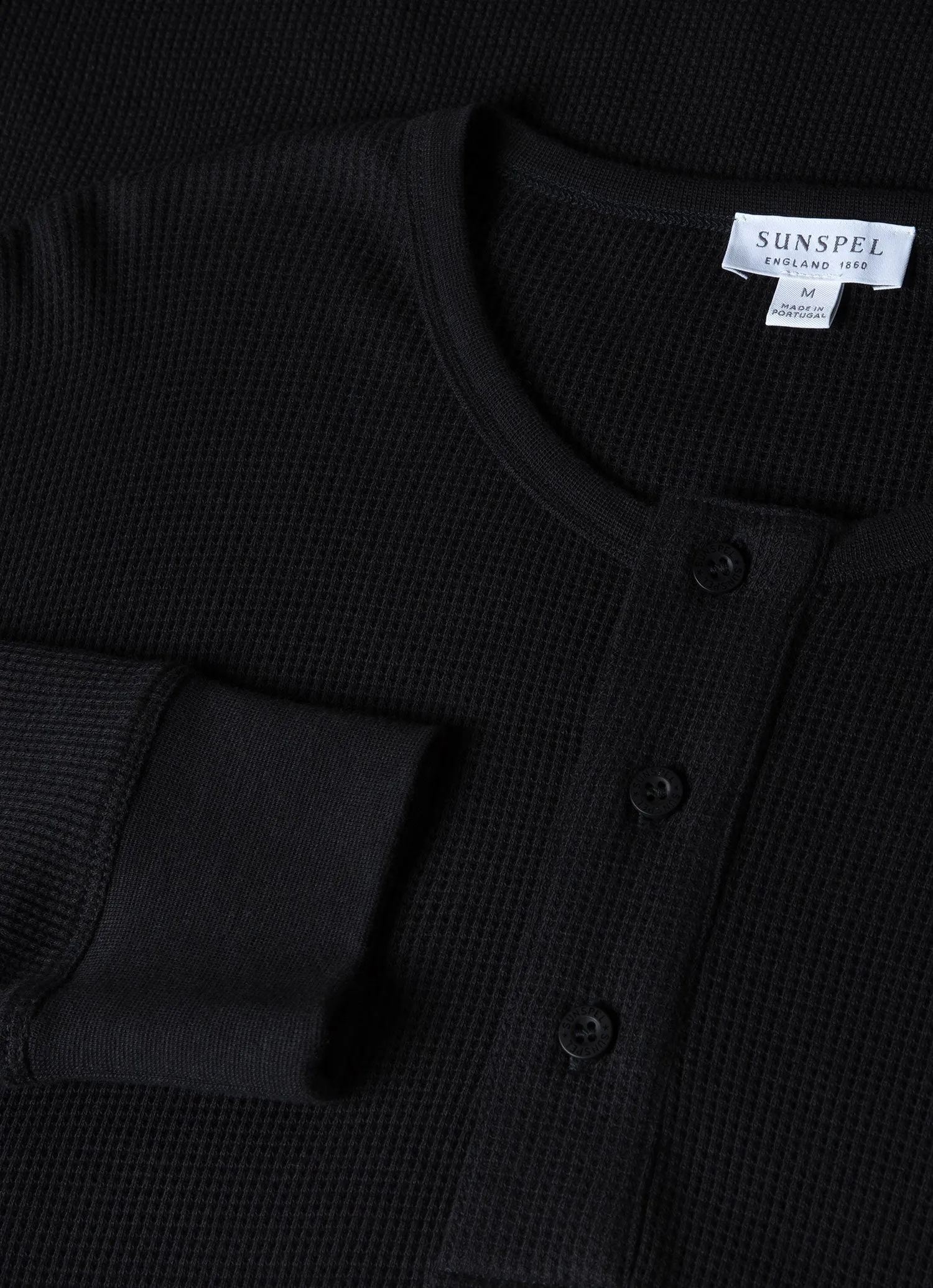 Men's Long Sleeve Waffle Henley in Black Sunspel