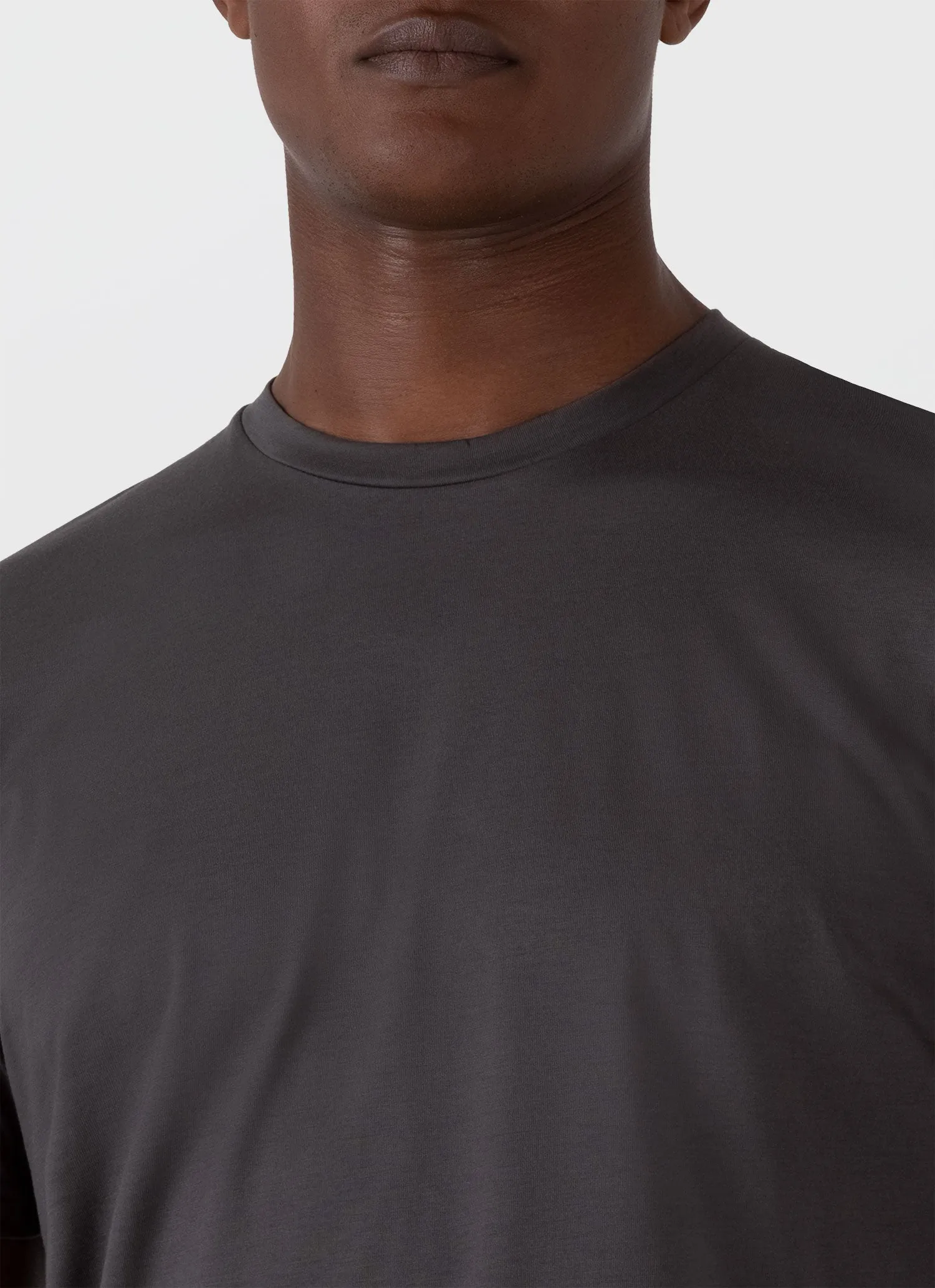 Men's Riviera Midweight T-shirt in Charcoal Sunspel