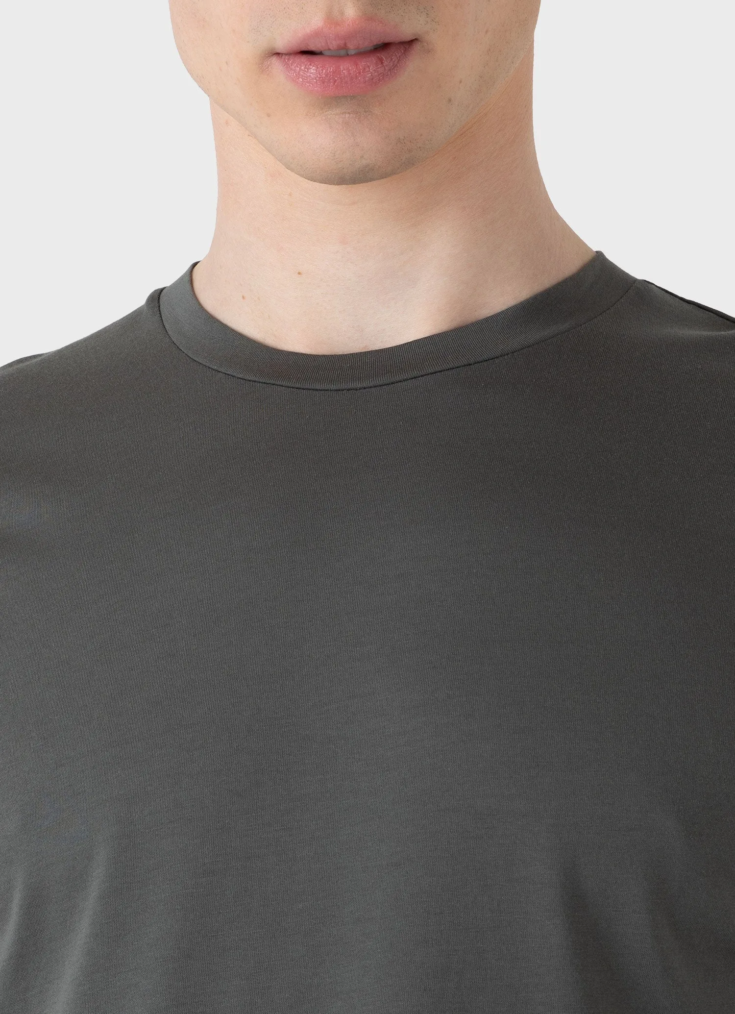 Men's Riviera Midweight T-shirt in Drill Green Sunspel