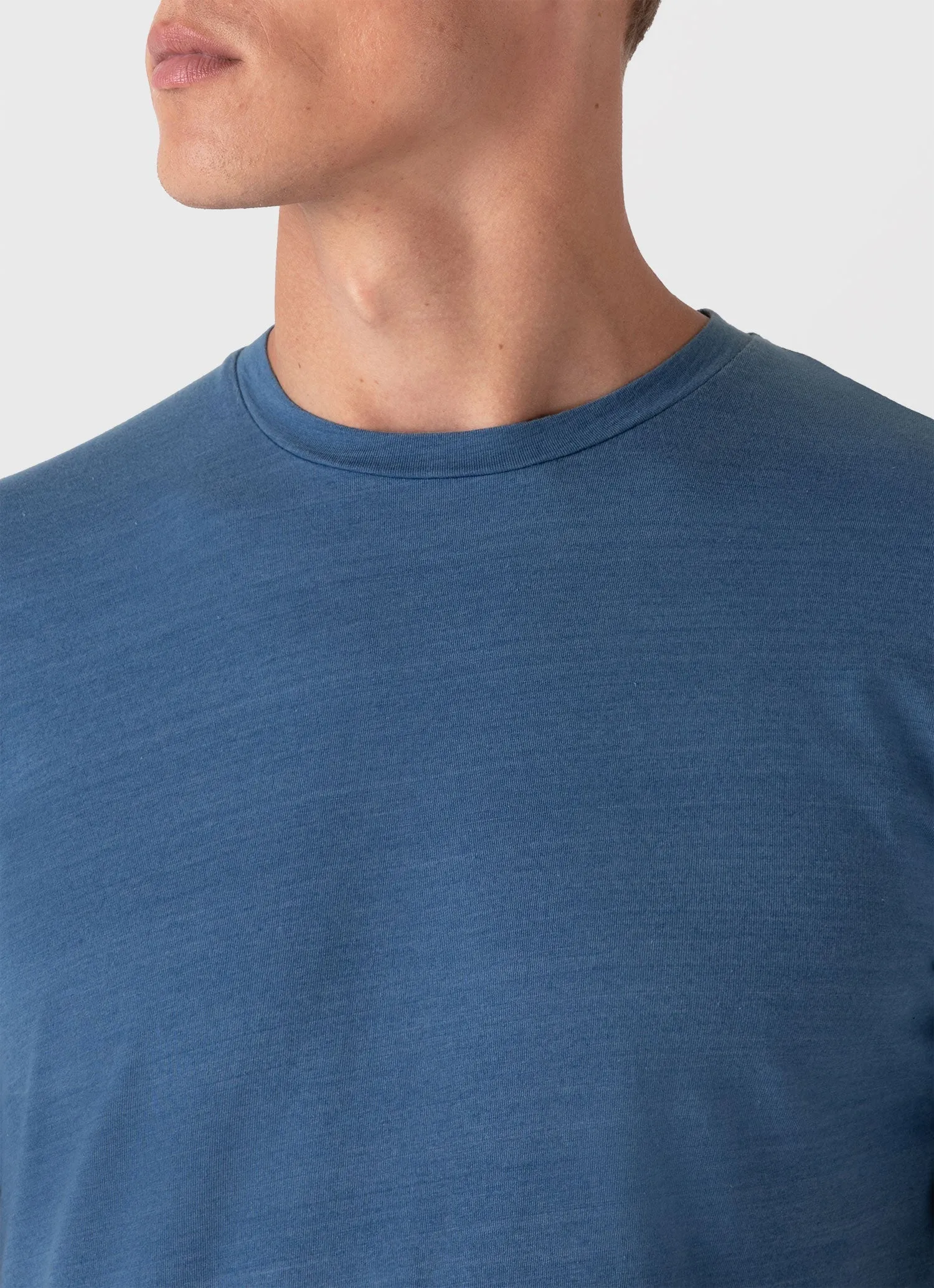 Men's Riviera Midweight T-shirt in Mid Indigo Wash Sunspel