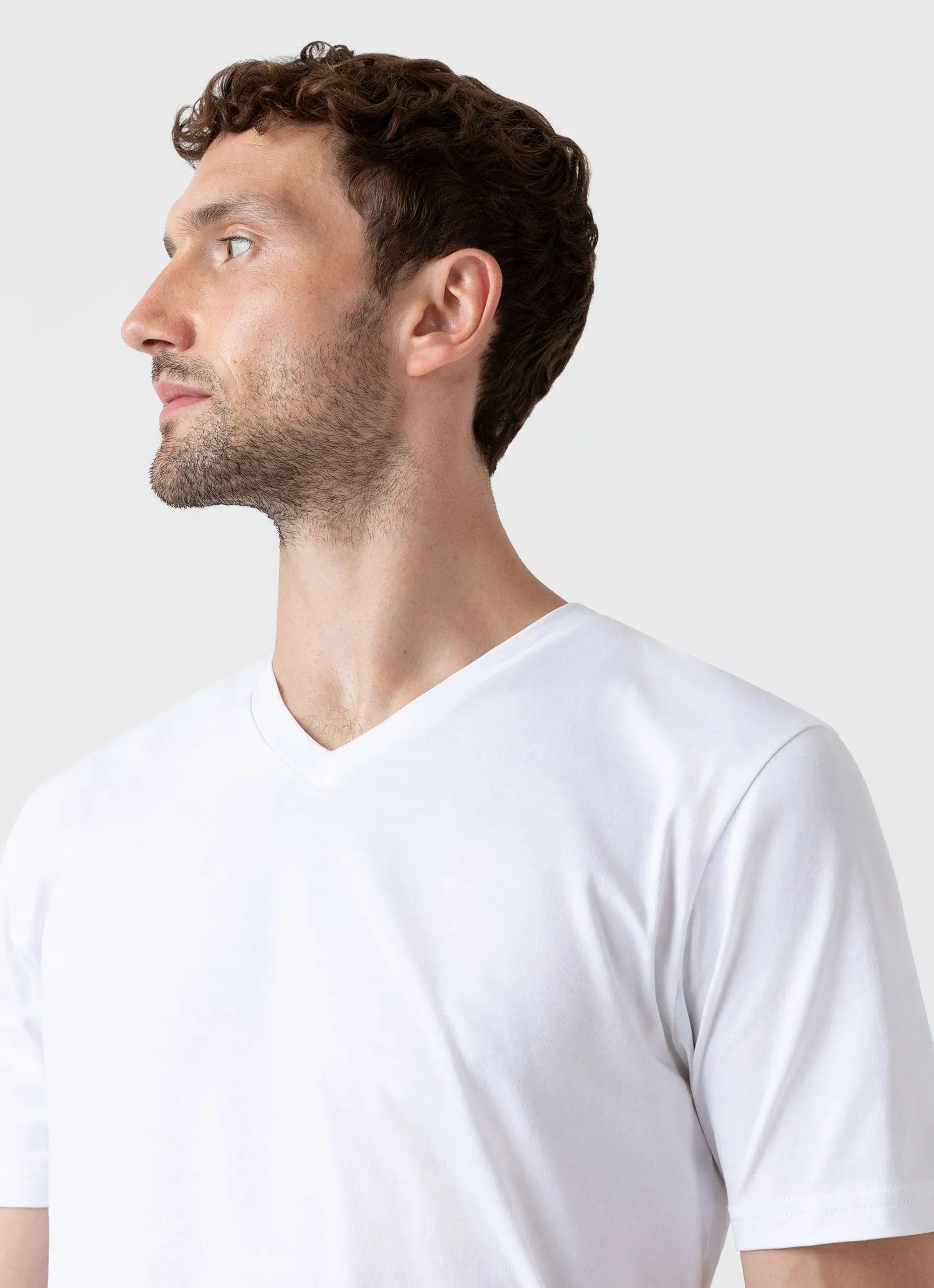Men's Riviera V-neck T-shirt in White Sunspel