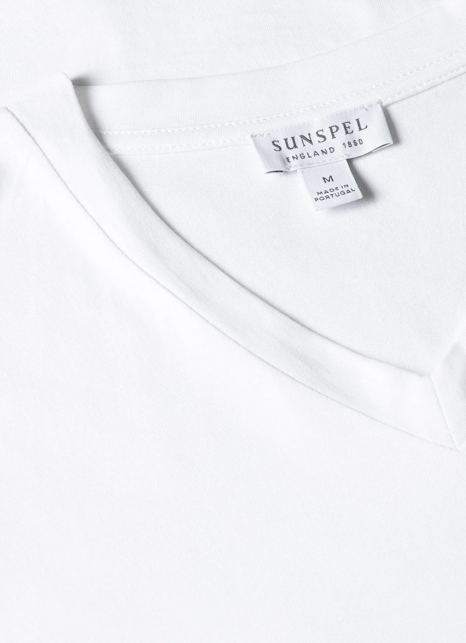 Men's Riviera V-neck T-shirt in White Sunspel